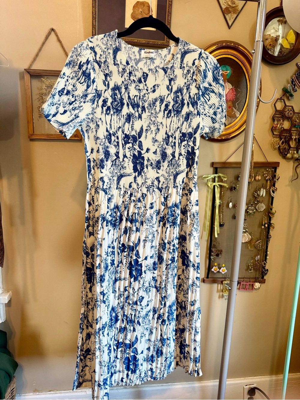 Kindred Blue & White Floral Pleated Midi Dress